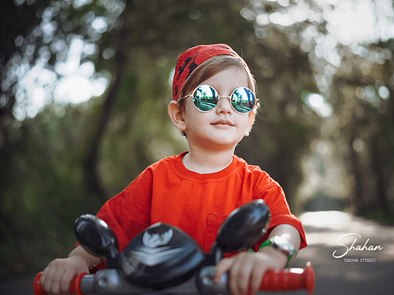عکس و کلیپ کودک فضای باز